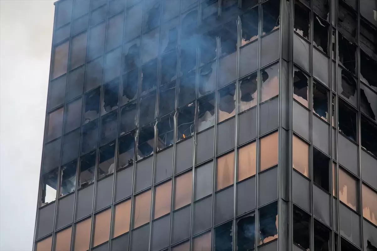 Zagreb\'de Gökdelende Yangın Çıktı