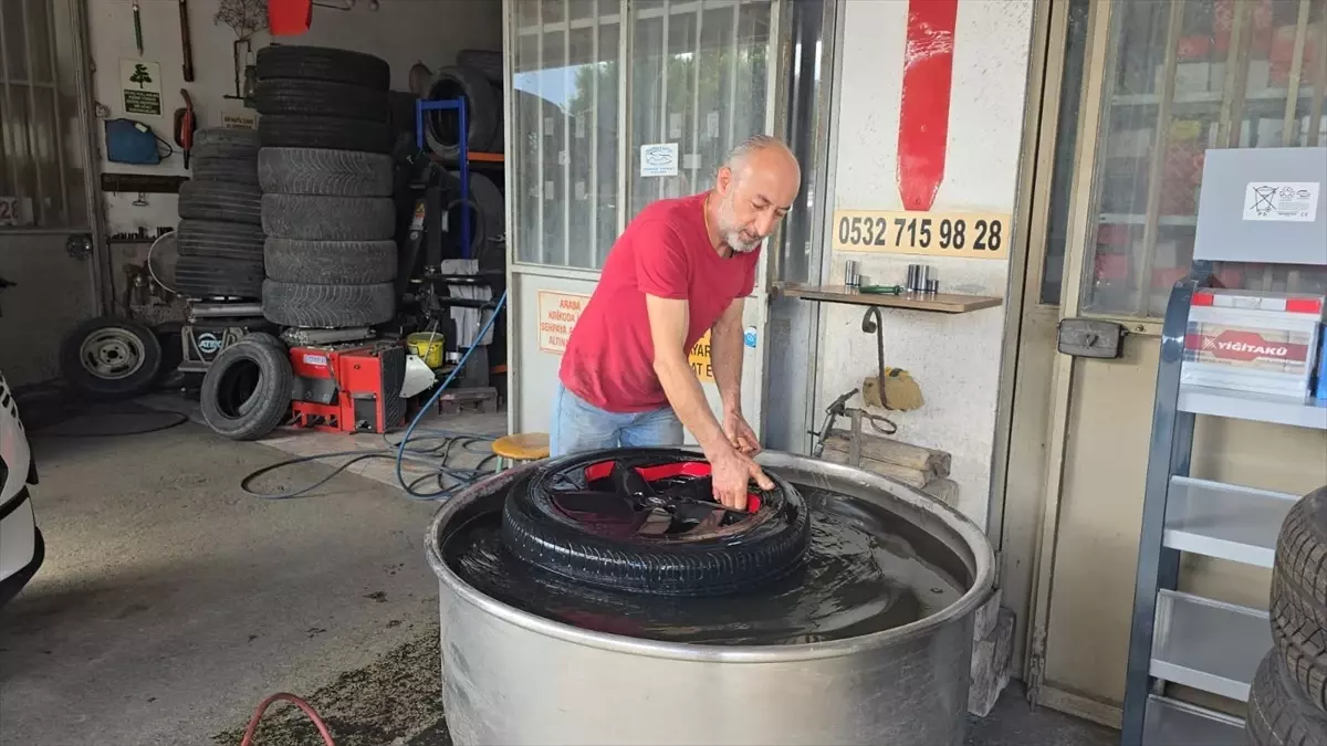 Lastik Tamircisinin İlginç Koleksiyonu