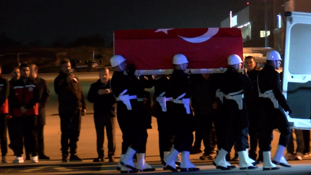 Şehit pilot Hasan Bahar'ın naaşı Türkiye'ye getirildi Şehit pilot Hasan Bahar'ın naaşı Türkiye'ye getirildi