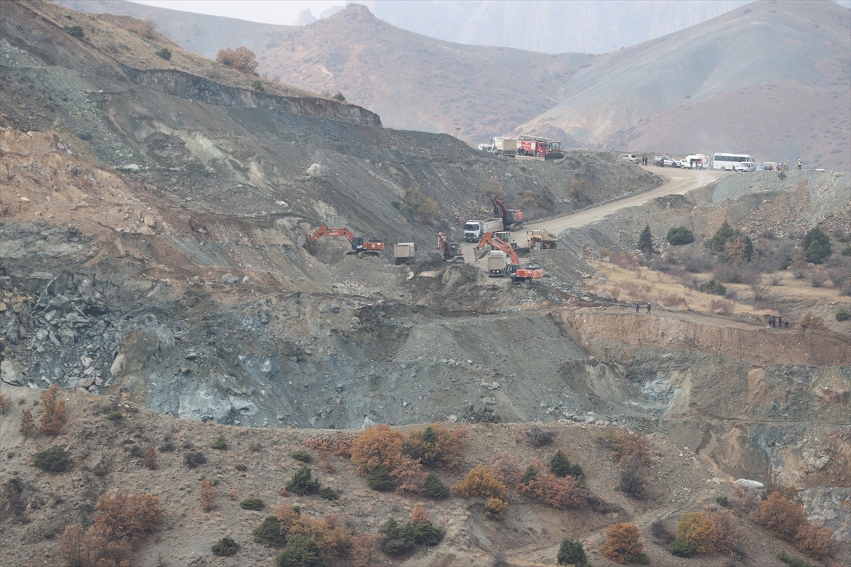 Divriği\'de Göçükte Kayıp Arama Ara Verildi