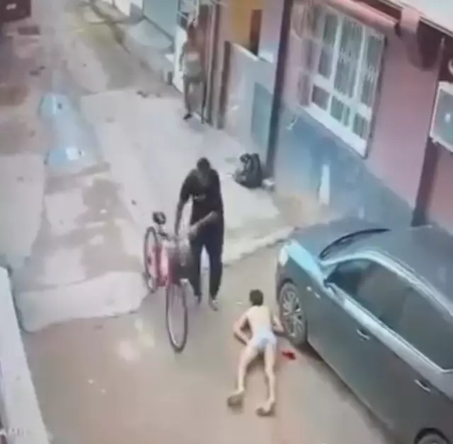 Yasak ilişki cinayeti kamerada! İç çamaşırıyla kaçarken katletti