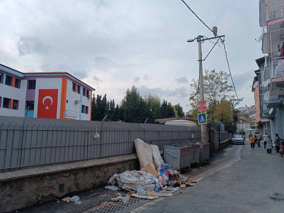 İzmir\'de Yangın Tüpü Olayı