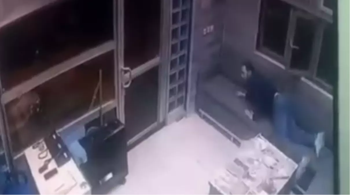 Ankara\'da Alkollü Yolcu Taksiciye Ateş Açtı