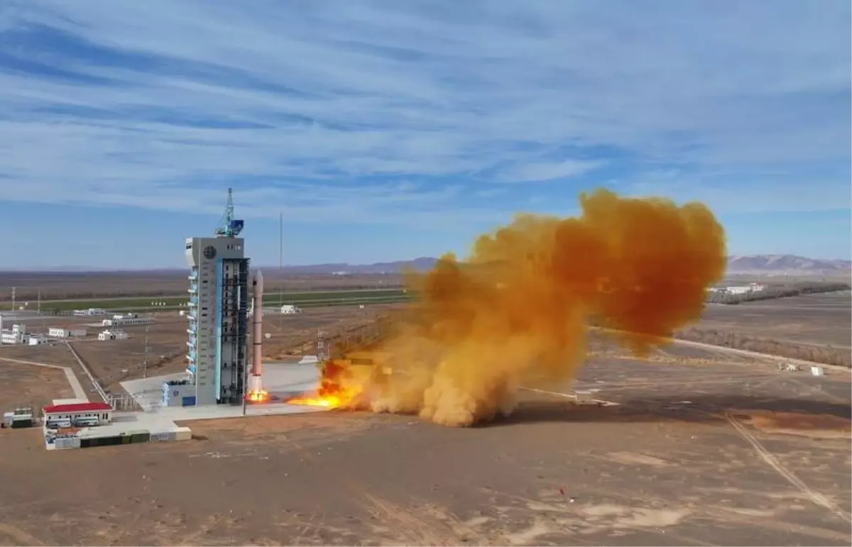 Çin 3 Yeni Uyduyu Uzaya Gönderdi