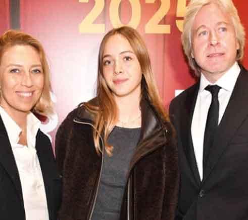 Cüneyt Arkın'a vefa gecesi: Torunu Zeynep'in sözleri duygulandırdı Cüneyt Arkın'a vefa gecesi: Torunu Zeynep'in sözleri duygulandırdı