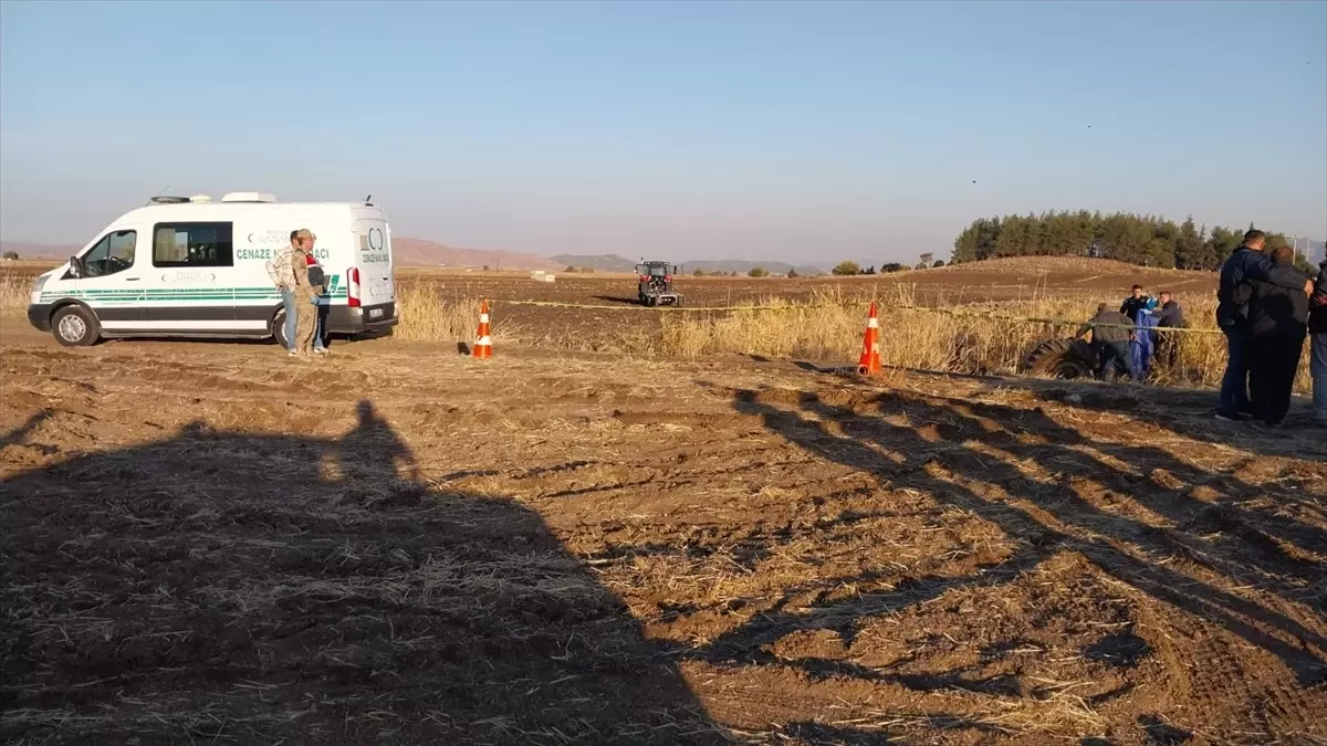 Traktör Devrildi, Sürücü Hayatını Kaybetti