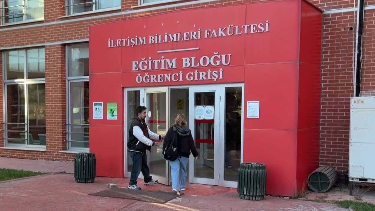 Anne-oğul aynı fakültede eğitim alıyor
