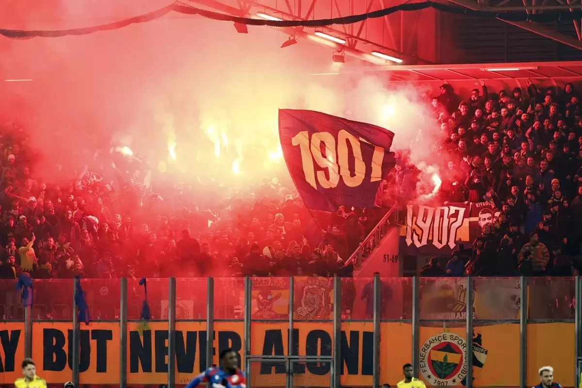 Görüşmeler başladı bile! Fenerbahçe\'den Galatasaray\'a yılın transfer çalımı geliyor