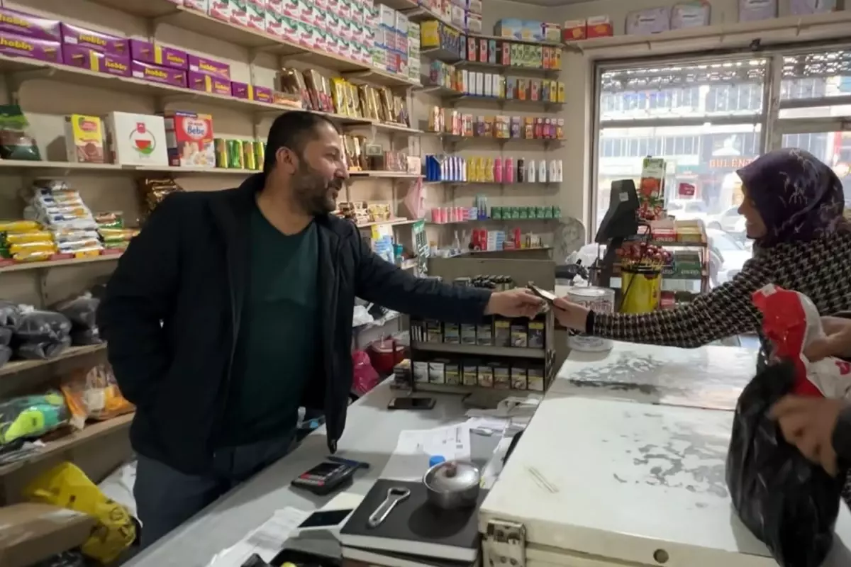 Güzel şeyler de oluyor: Dükkanını devrederken bakın ne yaptı?