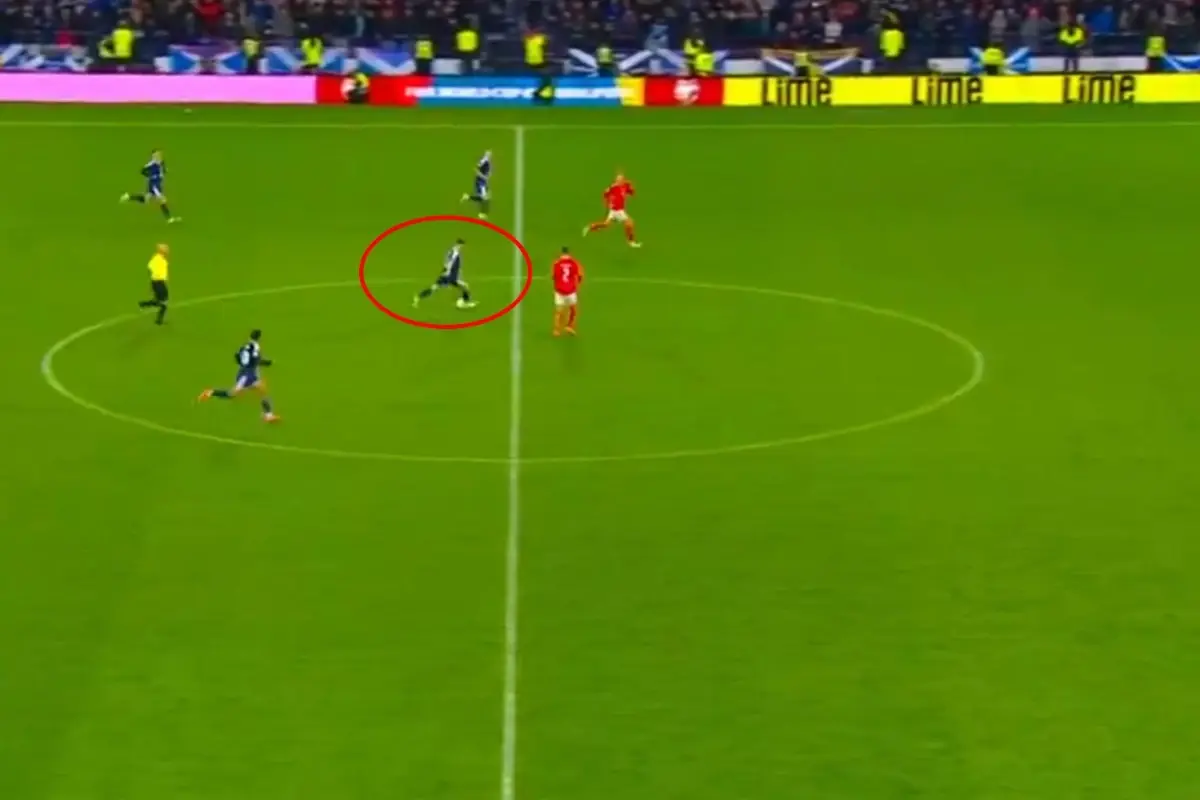 İskoçya\'dan tarihi zafer! 90+9\'da orta sahadan attı, 28 yıl sonra Dünya Kupası\'na götürdü 