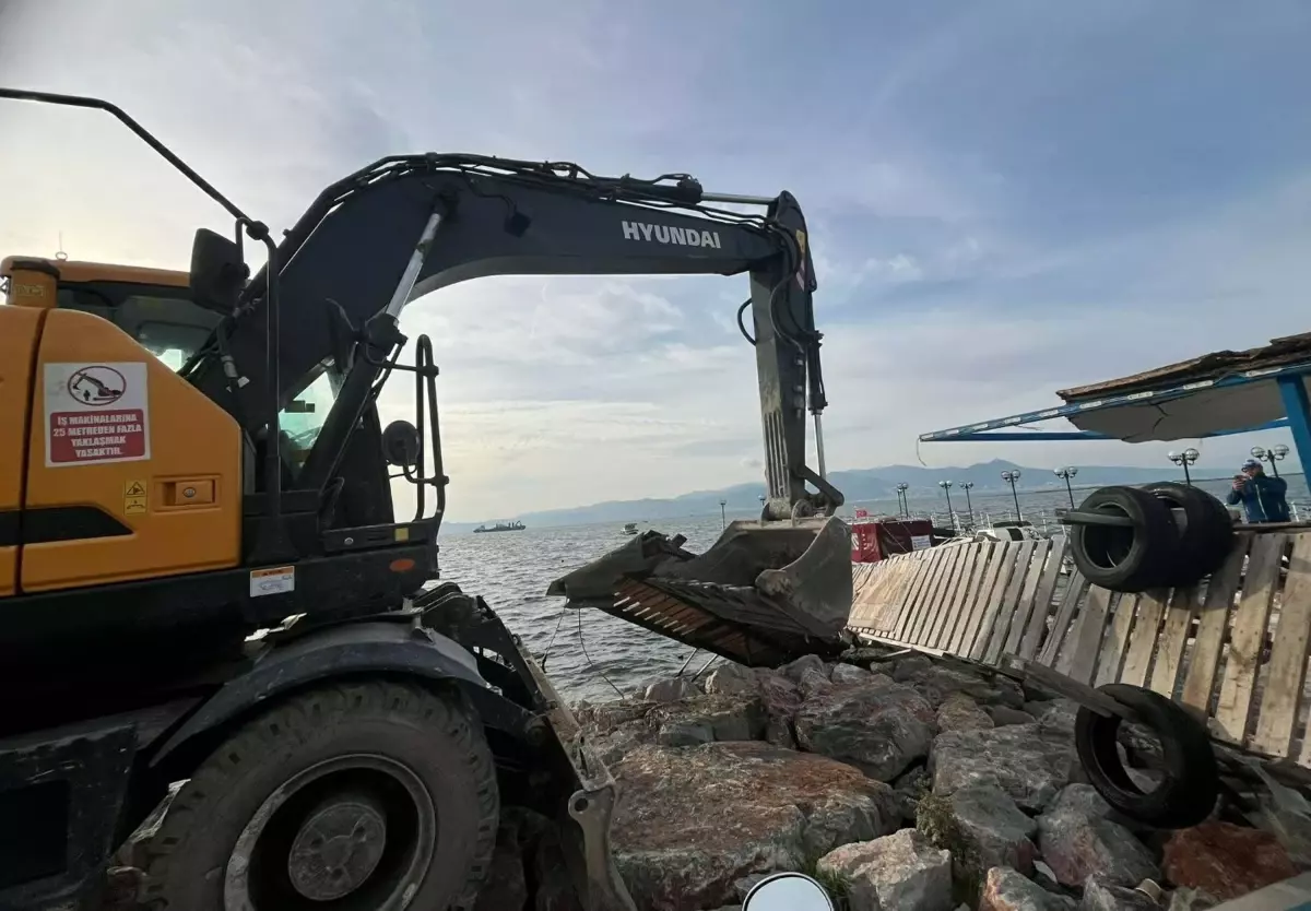 Kaçak Balıkçı Barınakları Yıkılıyor