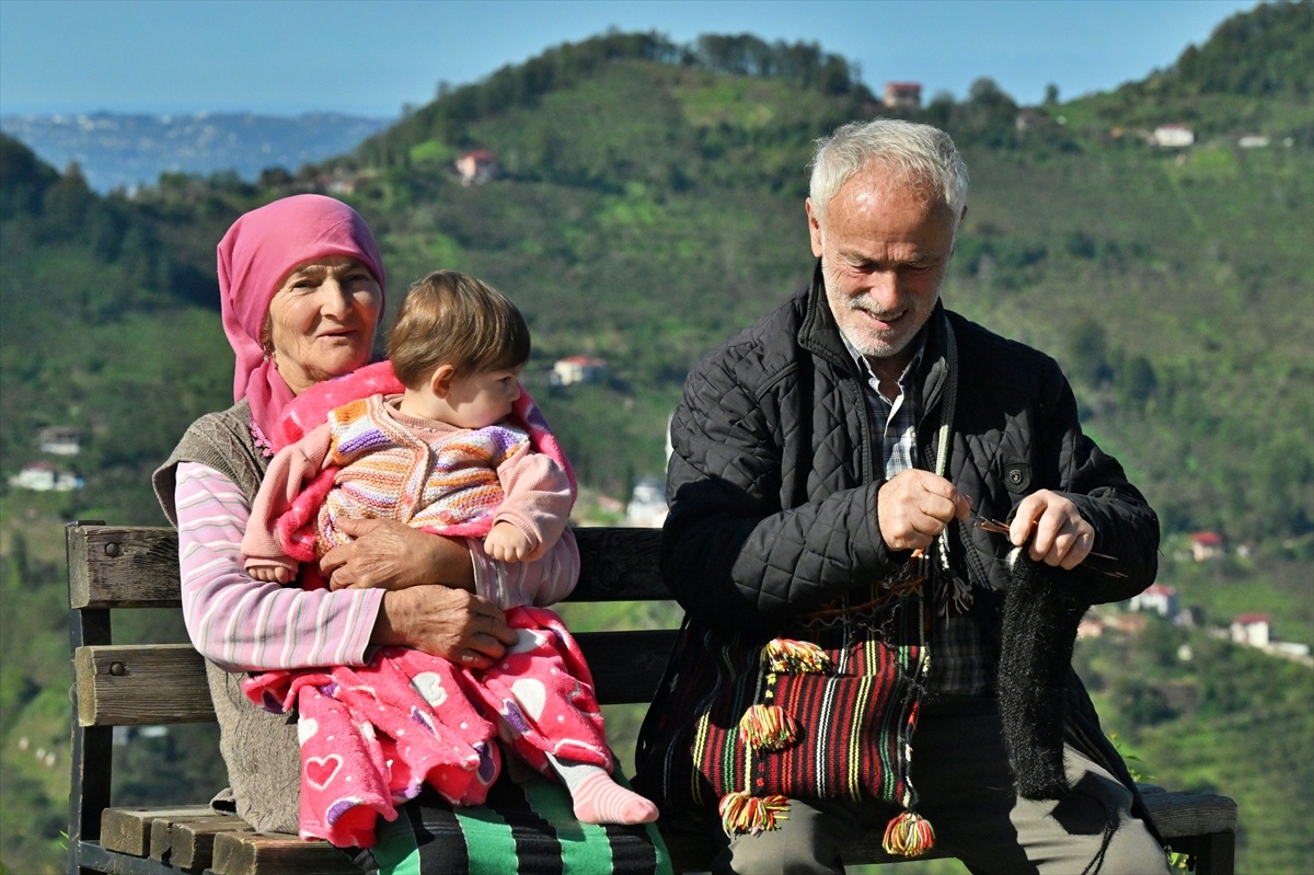 İdris Sağlam: Çorap Ustası ve Eşine Destek