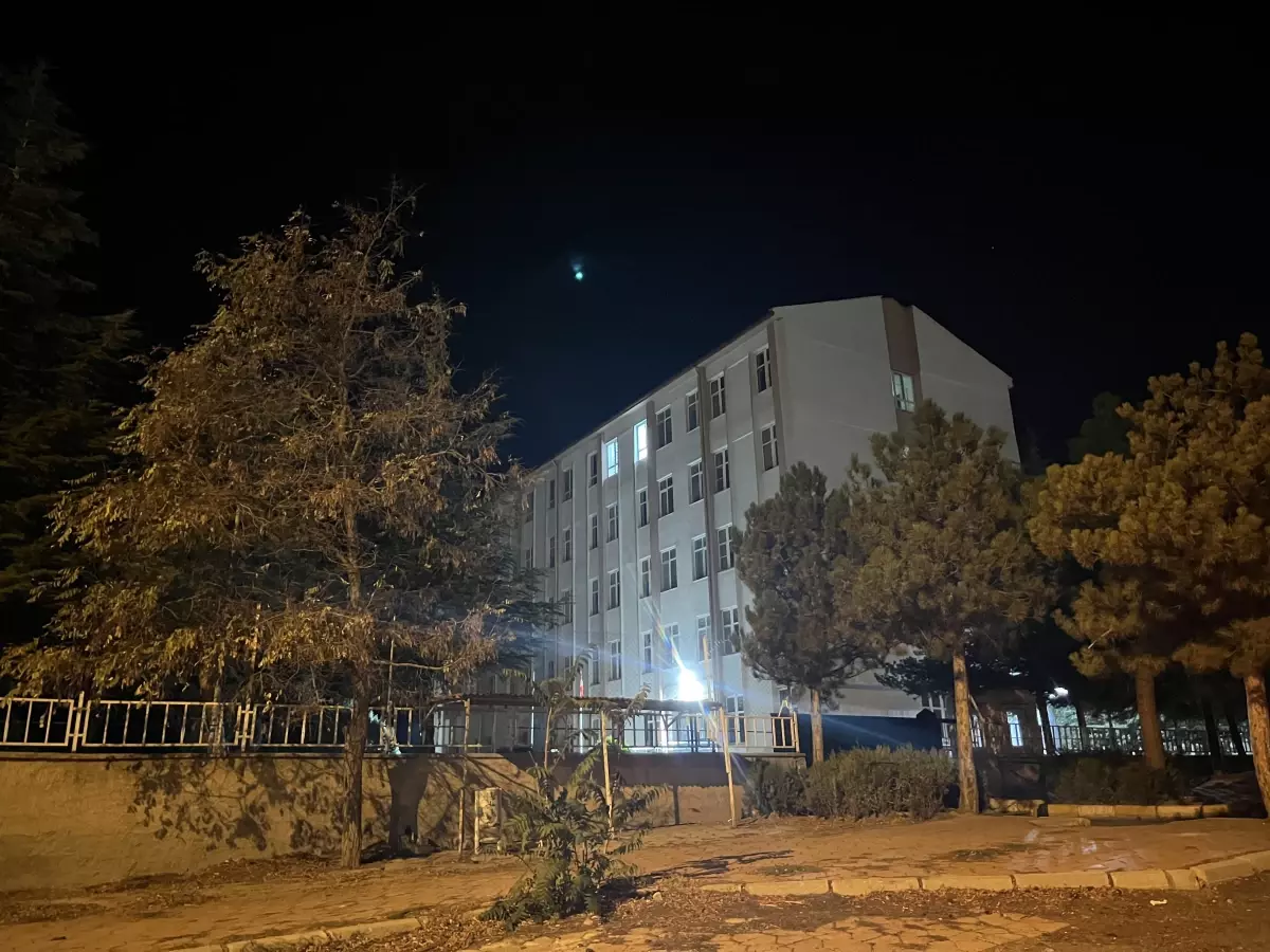 Yatılı okulda pasta yiyen öğrenciler zehirlenme şüphesiyle hastaneye kaldırıldı