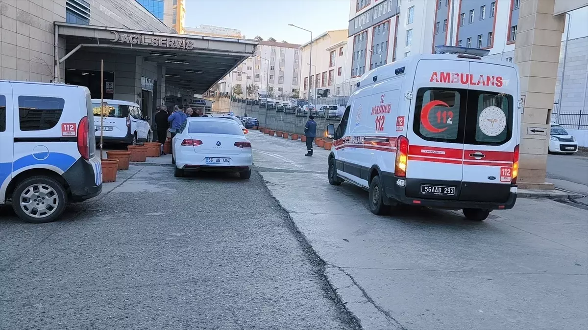 Siirt\'te Motosiklet Kazası: Bir Kardeş Hayatını Kaybetti