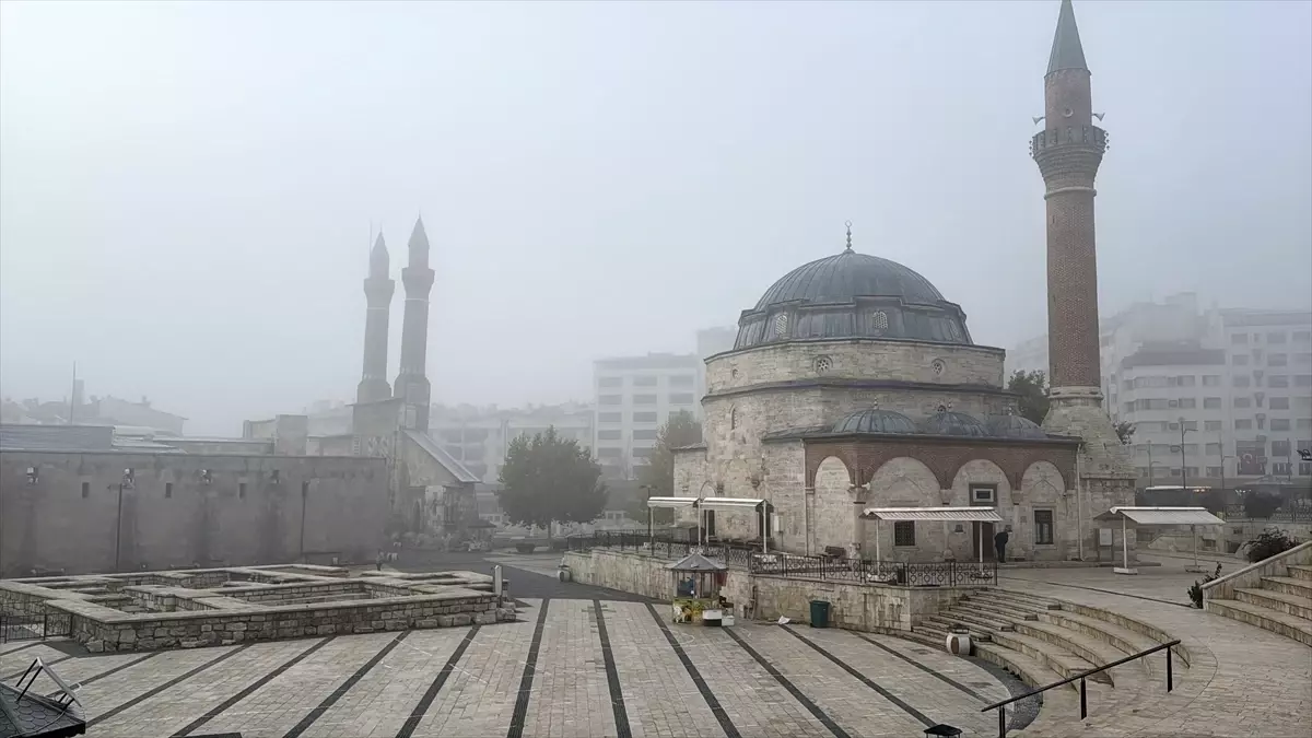 Sivas\'ta Görüş Mesafesi 10 Metreye Düştü