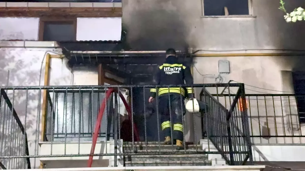 Çorlu\'da Site İçi Yangın: 2. ve 3. Kat Kullanılamaz Hale Geldi