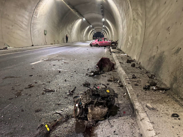Tünelde feci kaza! Takılı kalan hız kadranı her şeyi anlatıyor Tünelde feci kaza! Takılı kalan hız kadranı her şeyi anlatıyor