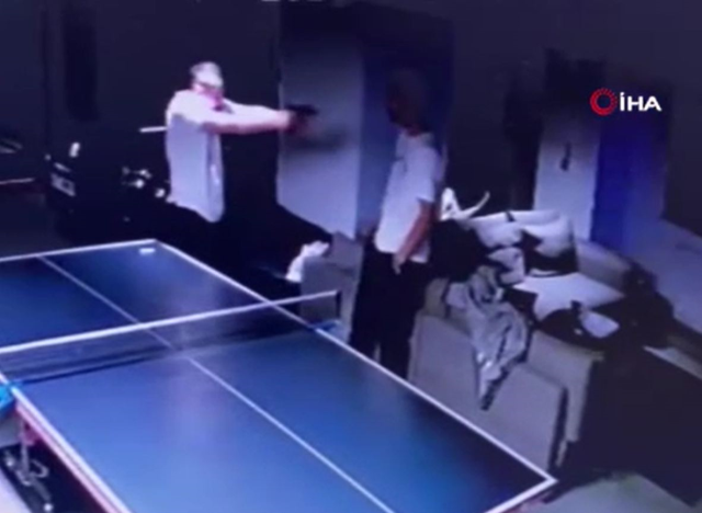 Beylik tabancasıyla arkadaşını öldüren polis memuru kendini böyle savundu Beylik tabancasıyla arkadaşını öldüren polis memuru kendini böyle savundu