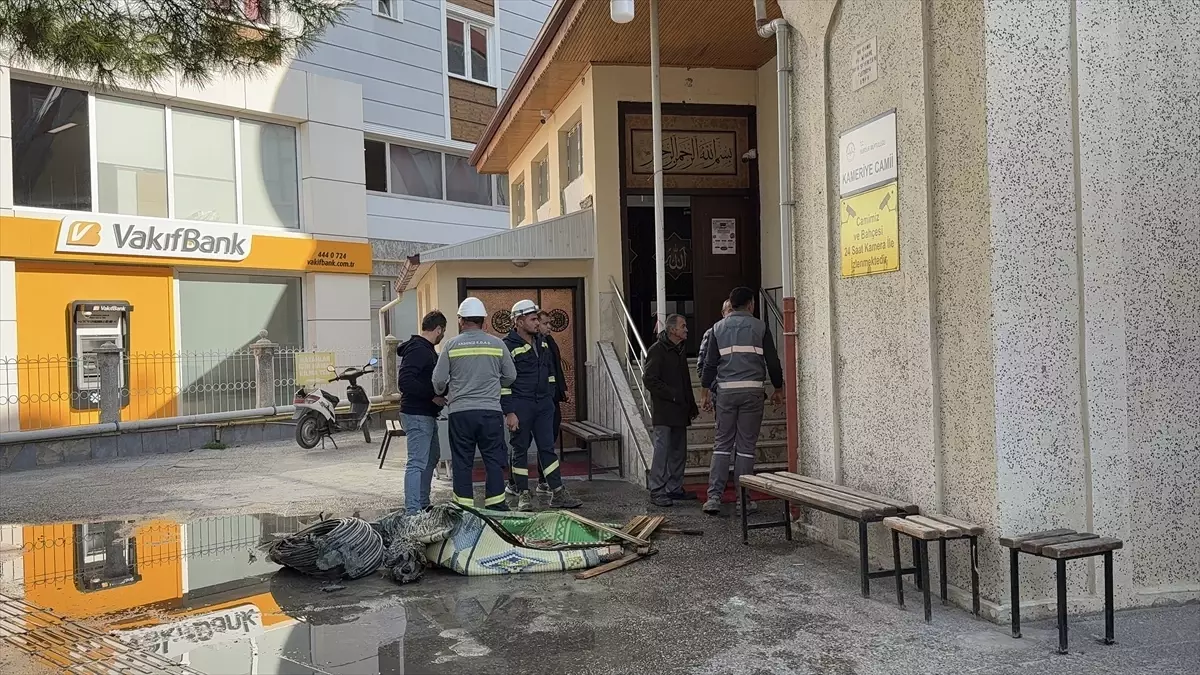 Burdur\'da Cami Minaresinde Yangın