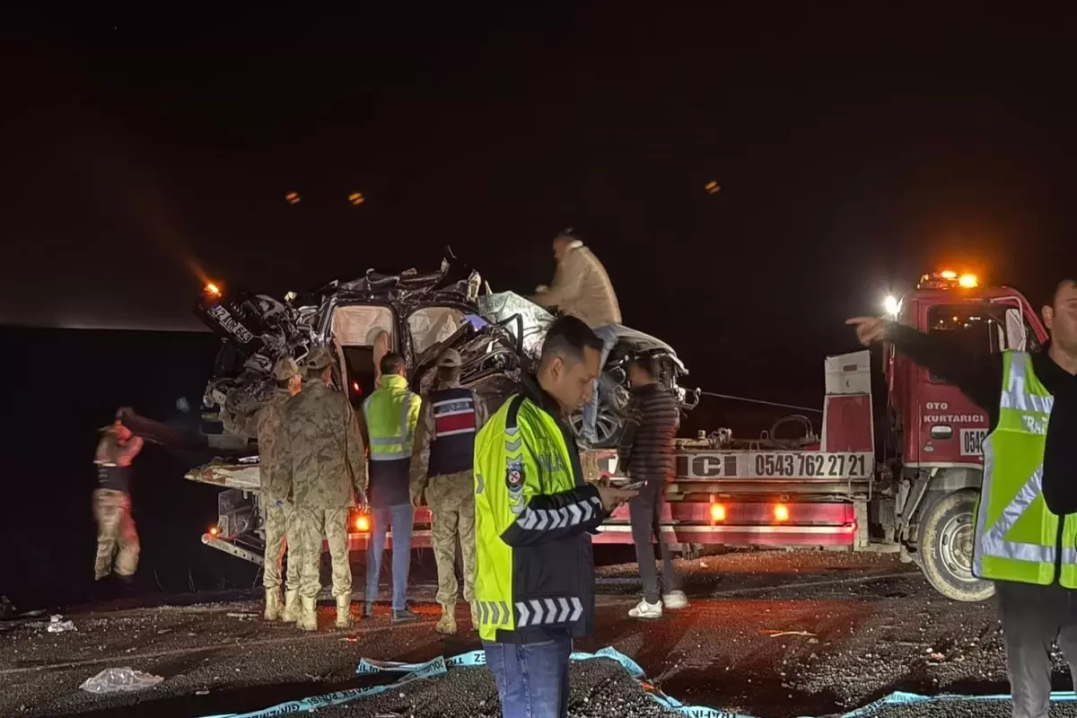 Diyarbakır\'da 24 saatte katliam gibi iki kaza: 8 ölü, 14 yaralı