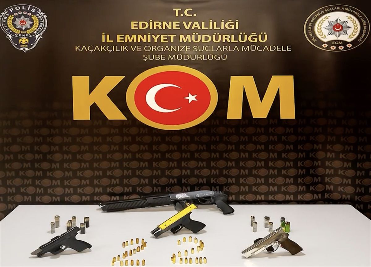 Edirne\'de Silah Operasyonu: 3 Tabanca ve Tüfek Ele Geçirildi