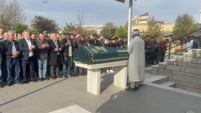 Esenyurt'ta Ruhsatsız Tavuk Dönerciye 42 Bin Lira Ceza Esenyurt'ta Ruhsatsız Tavuk Dönerciye 42 Bin Lira Ceza