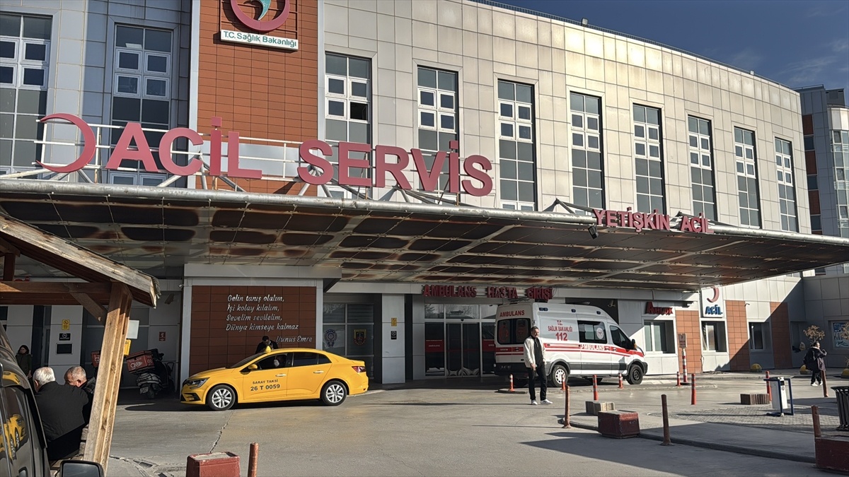 Öğrenci Gıda Zehirlenmesi Şüphesiyle Hastaneye Kaldırıldı