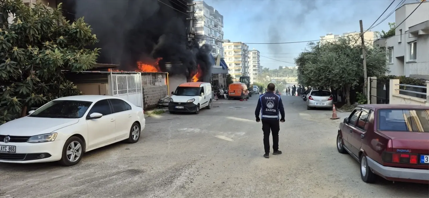 İskenderun\'da Depo Yangını