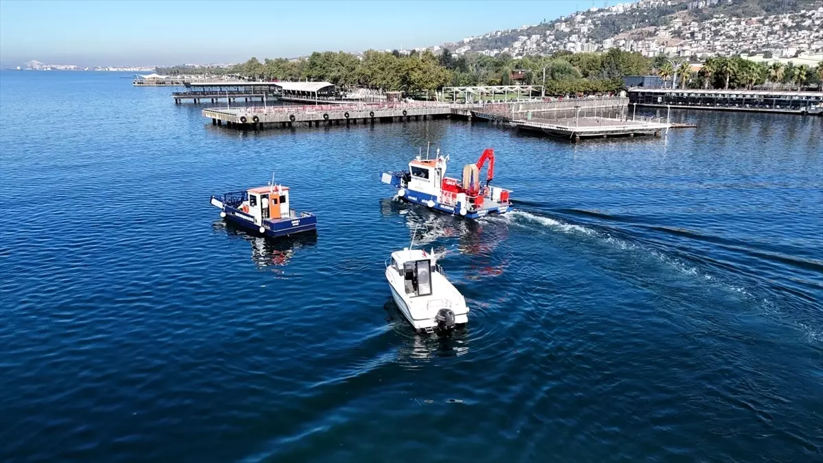 İzmit Körfezi\'nde Atık Temizliği