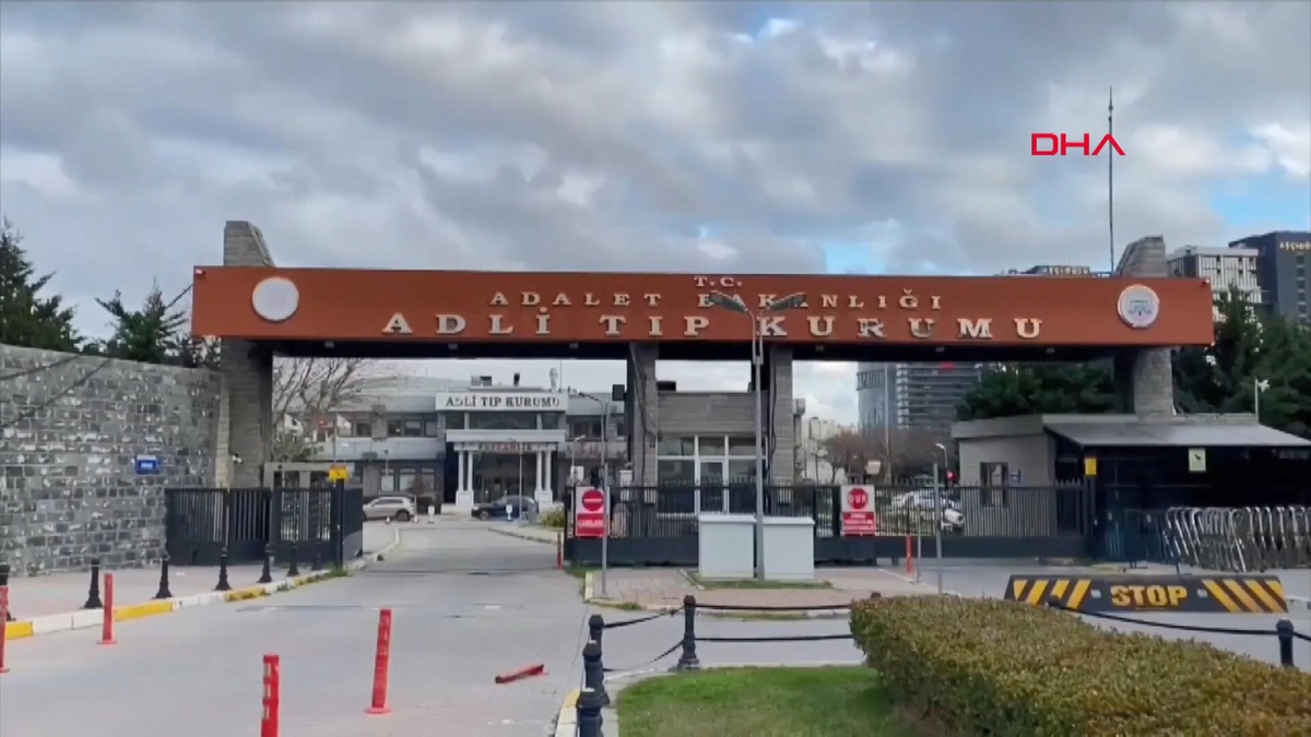 Eşini Bıçaklayarak Öldürdü