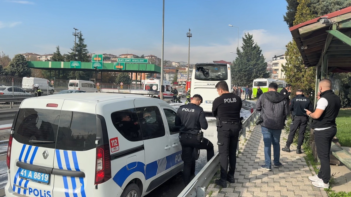 İzmit\'te Otobüs Yangını