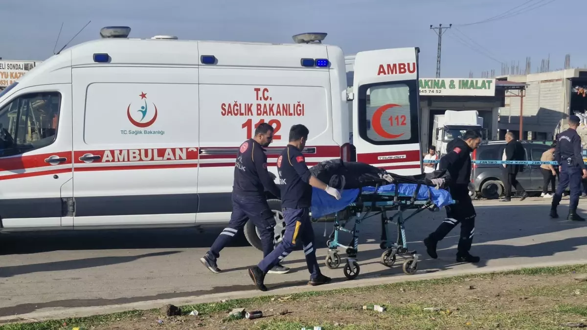 Tır, taksiyle hafif ticari aracı biçti! Ölü ve yaralılar var