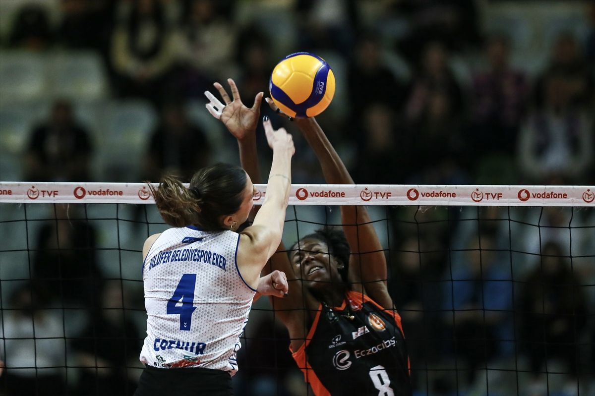 Nilüfer Belediyespor Eker, Eczacıbaşı\'nı Yendi
