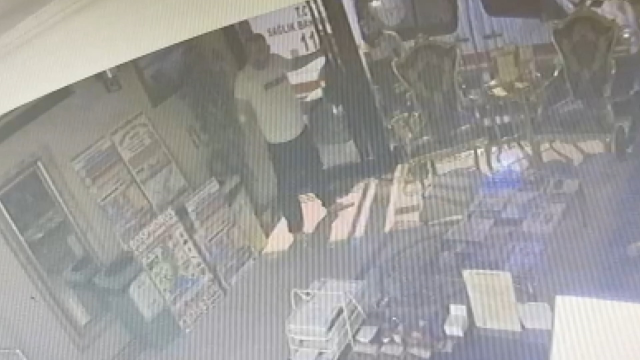 Zehirlenen Böcek ailesinin otelde kilitli kaldığı anlar ortaya çıktı