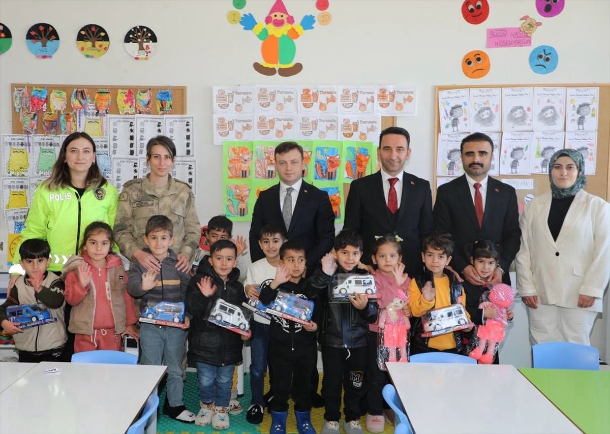 Başkale Kaymakamı Okul Ziyaretleri Sürdürüyor