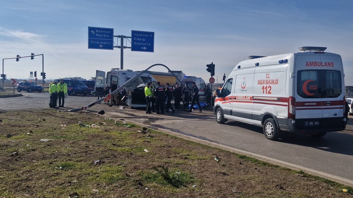 Diyarbakır\'da Feci Kaza: 4 Ölü, TIR Sürücüsü Tutuklandı