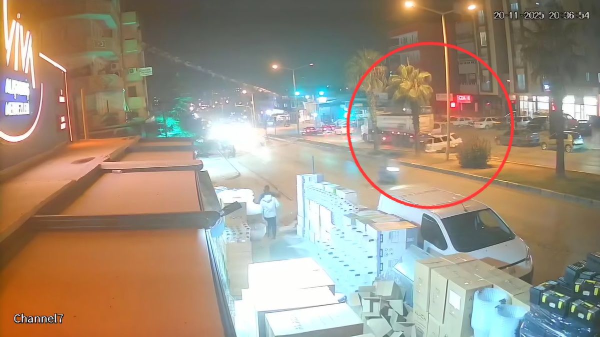 TIR\'a Çarpan Otomobil Sürücüsü Yaralandı