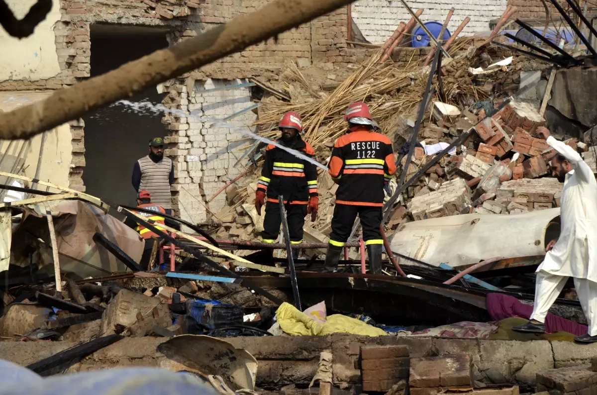 Pakistan\'da fabrikada patlama: 18 ölü, 21 yaralı