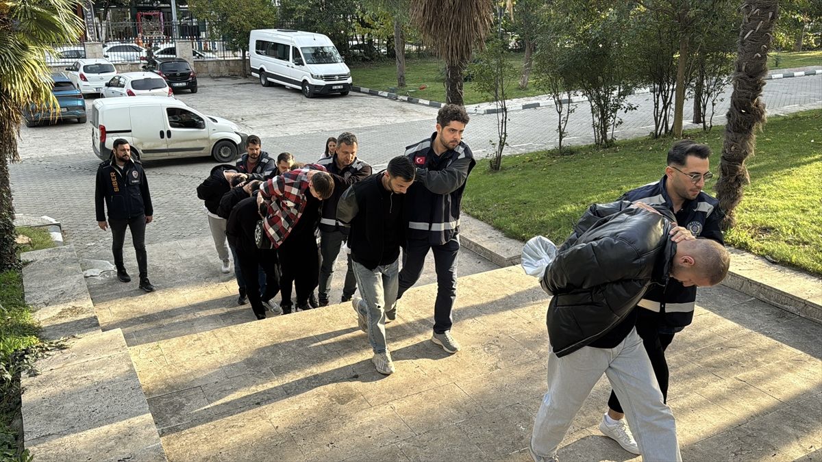 Samsun\'da Dolandırıcılık Operasyonu: 12 Gözaltı, 1 Tutuklama