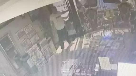 Zehirlenme faciasında otel sahibi ve çalışan tutuklandı Zehirlenme faciasında otel sahibi ve çalışan tutuklandı