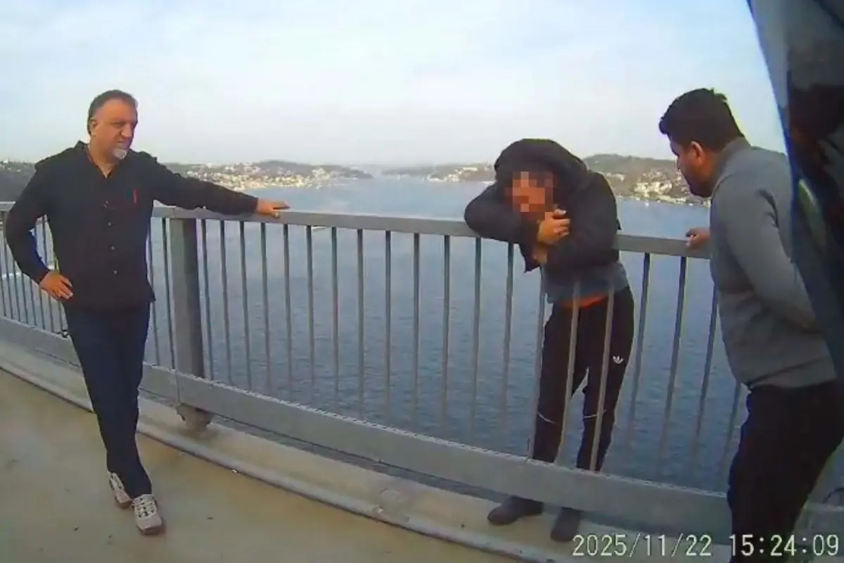 15 Temmuz Şehitler Köprüsü\'nde intihar etmek isteyen şahsı kurtardılar