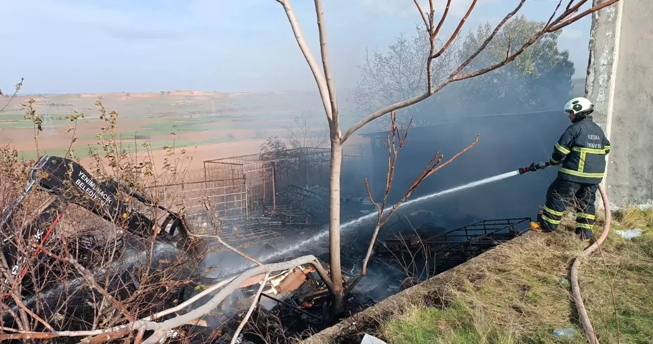 Keşan\'da Mobilya Mağazasında Yangın