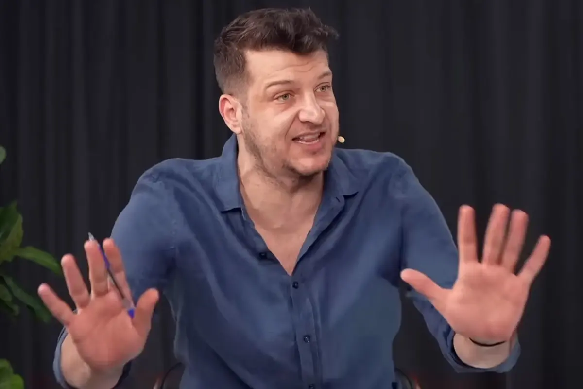 Eski futbolcu Batuhan Karadeniz hakkında kırmızı bülten! Mal varlıklarına el konuldu