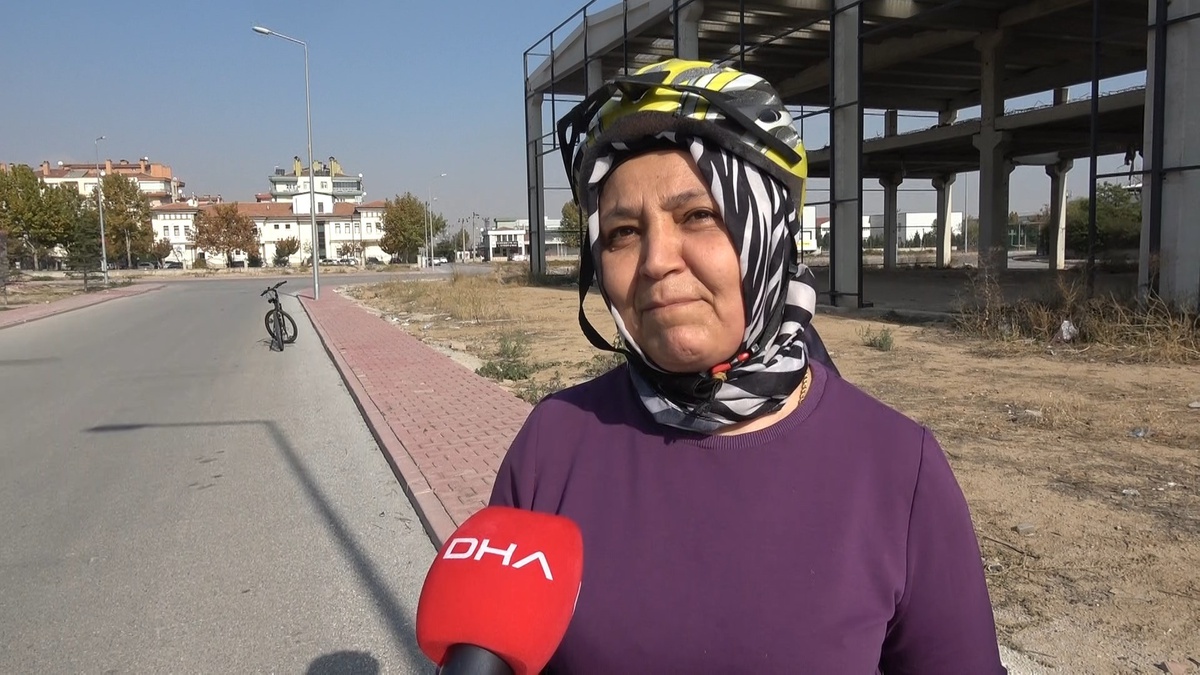 Konya\'da Kadınlar Bisiklet Kullanmayı Öğreniyor