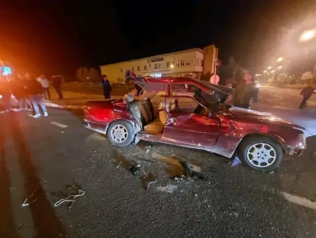 صحنه‌ای دلخراش! برخورد اتوبوس توریستی و خودرو