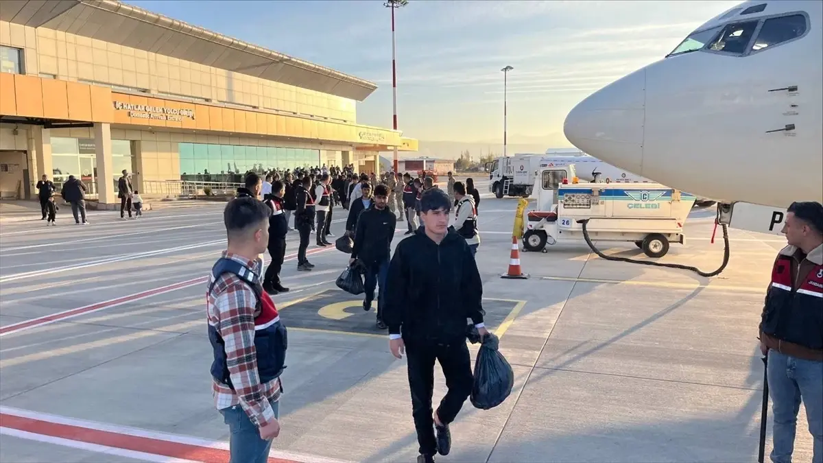 300 Düzensiz Göçmen Ülkelerine Sınır Dışı Edildi