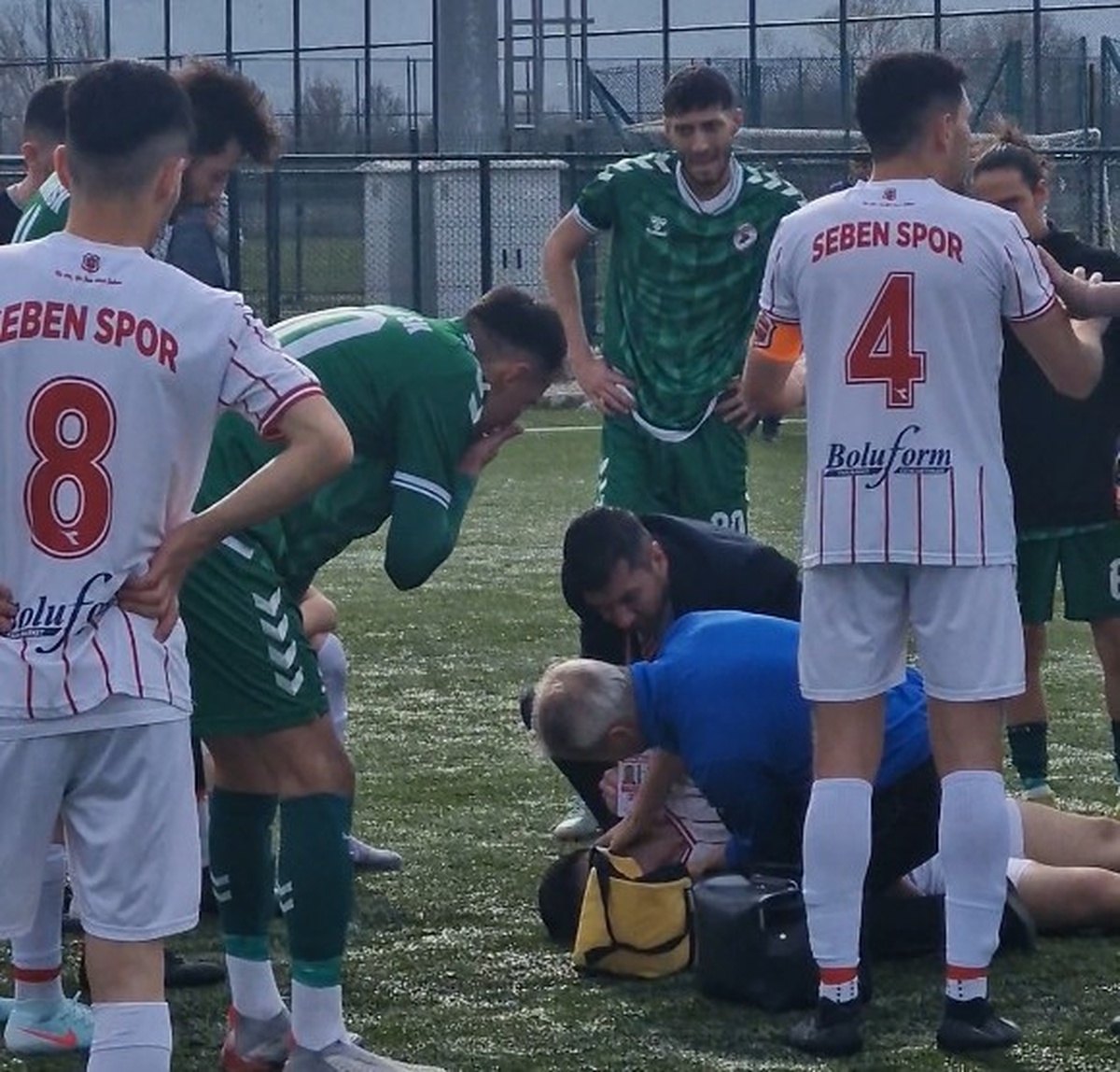 Bolu\'da Amatör Maçta Çarpışma: Sporcu Bilincini Kaybetti