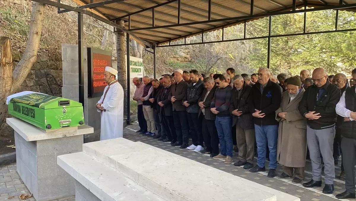 Şükran Ela Özseven\'in Cenazesi Toprağa Verildi