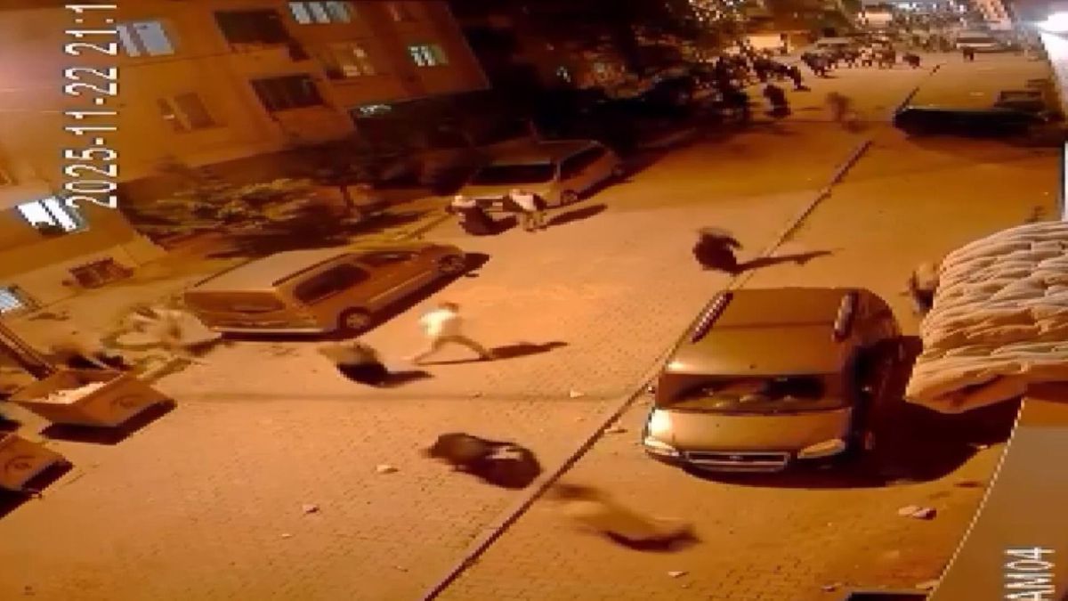 Arnavutköy\'de Taşlı Sopalı Kavga