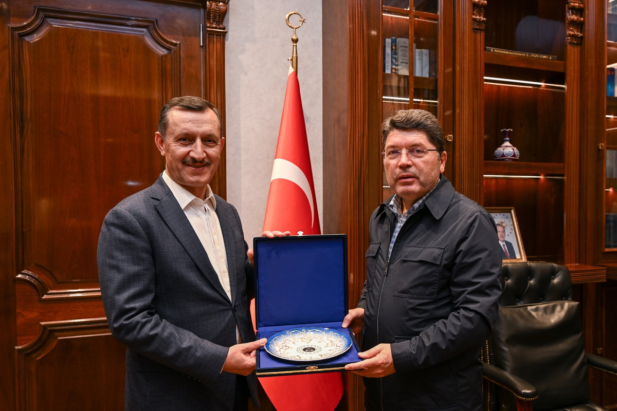 Bakan Tunç, Riyad Büyükelçiliği\'ni Ziyaret Etti